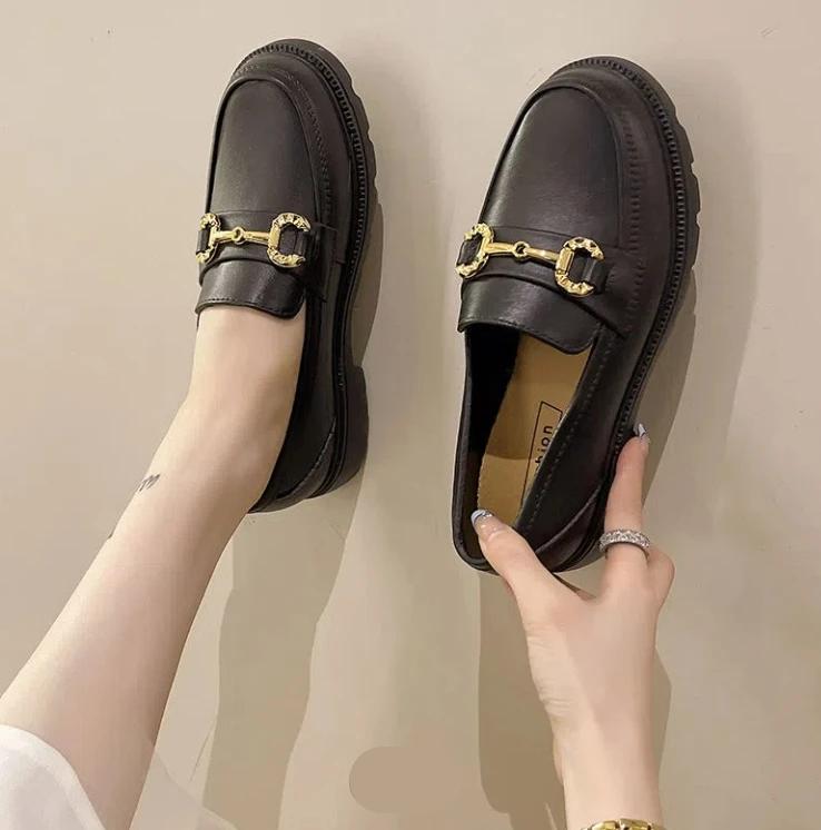 Enkla svarta loafers med plattform för kvinnor