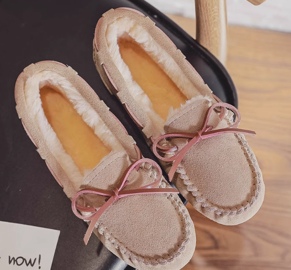 Fodrade beige mockasiner i mocka