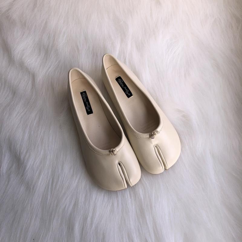 Platta vita ballerinor loafers tabi