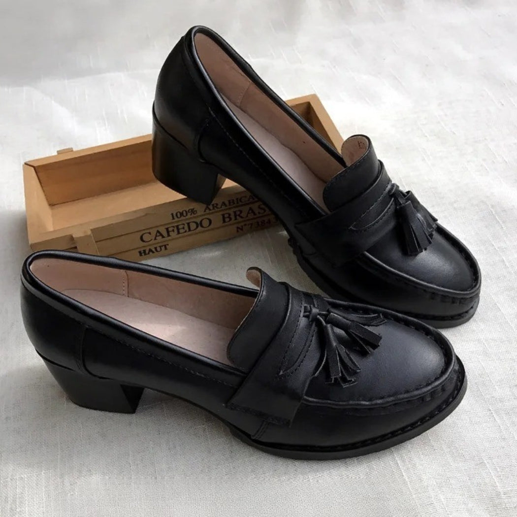 Loafers med tofsar och fyrkantig klack för dam