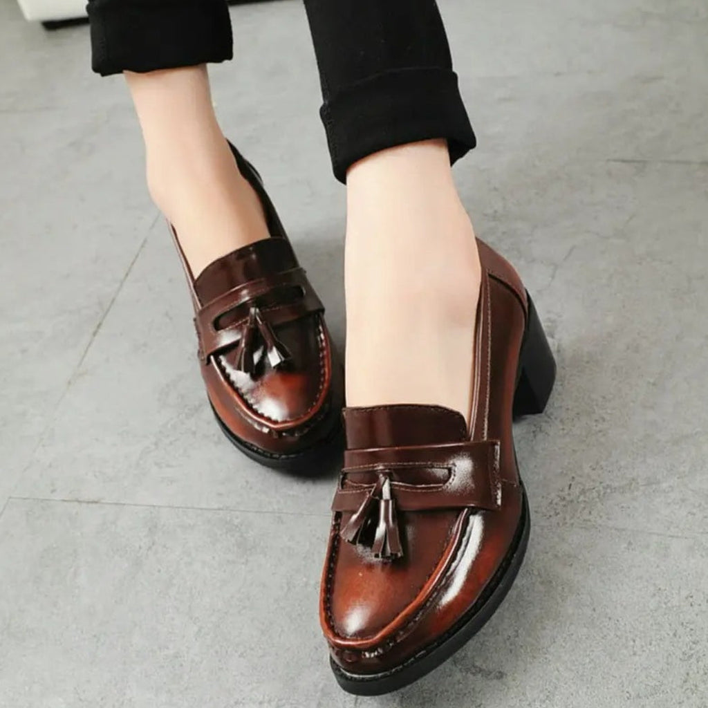 Loafers med tofsar och fyrkantig klack för dam