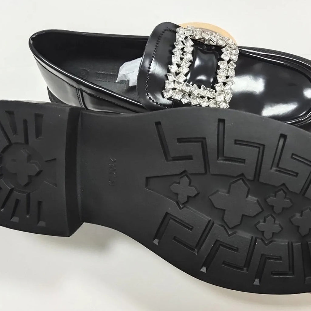 Svarta lackloafers med strassspänne för dam