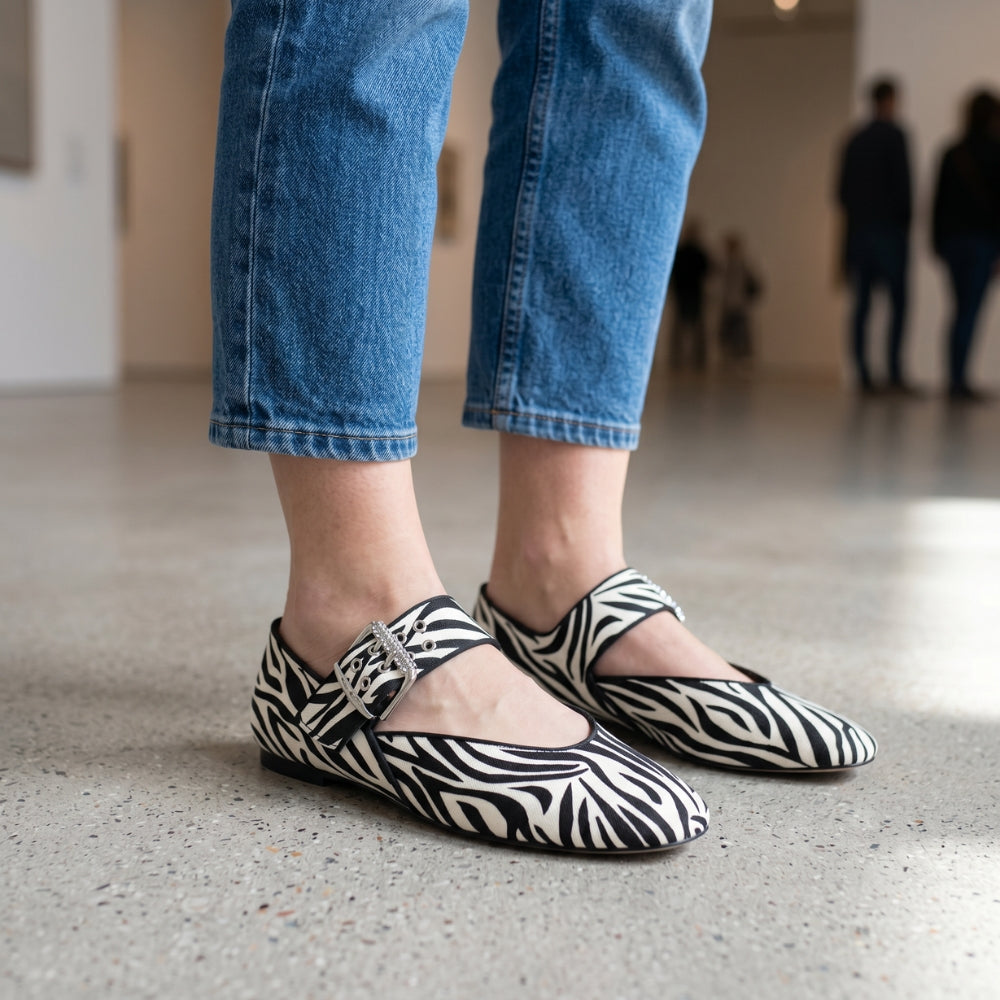 Ballerina loafer med djurmönster och stor spänne för dam