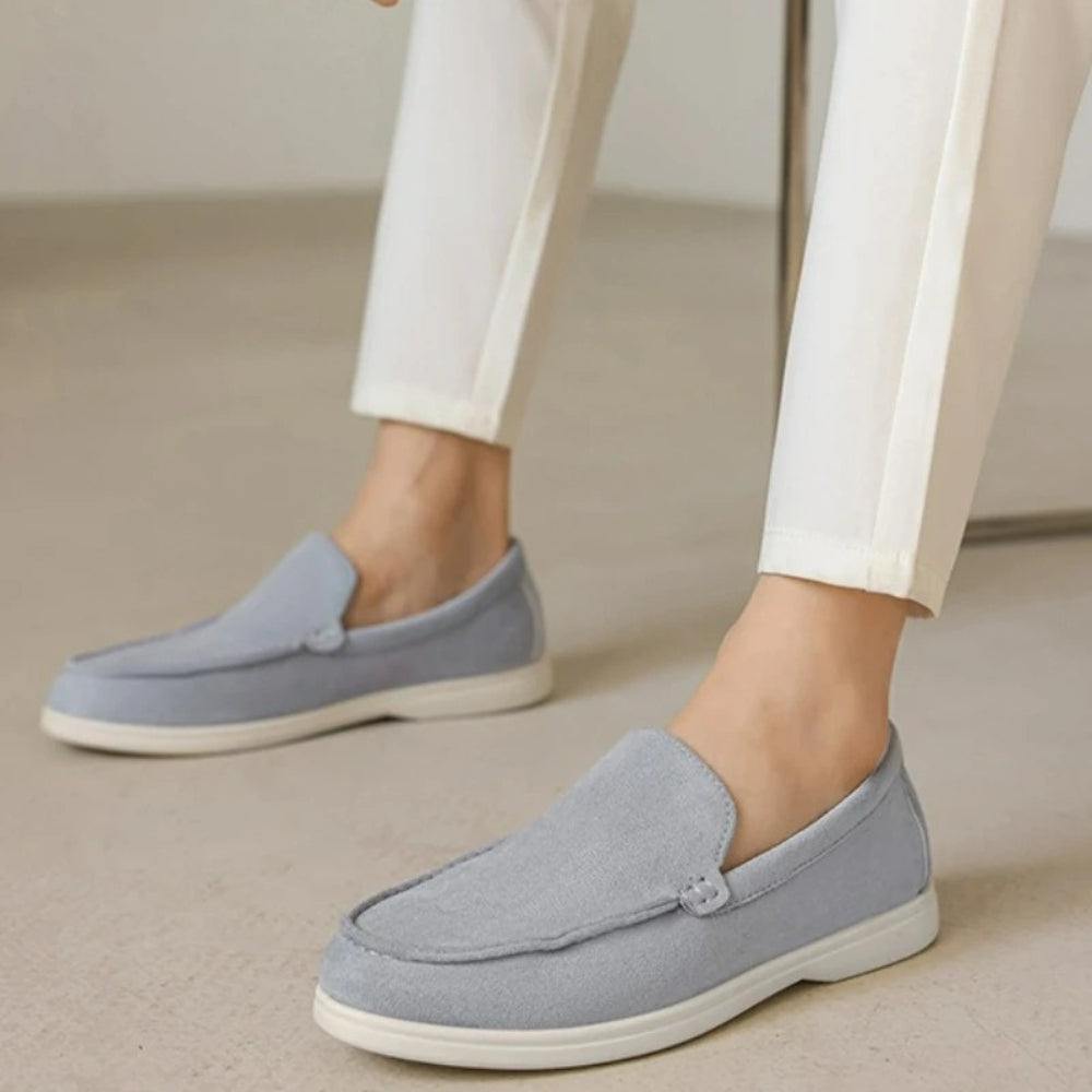 Slip on loafers i mocka med vit sula för herr