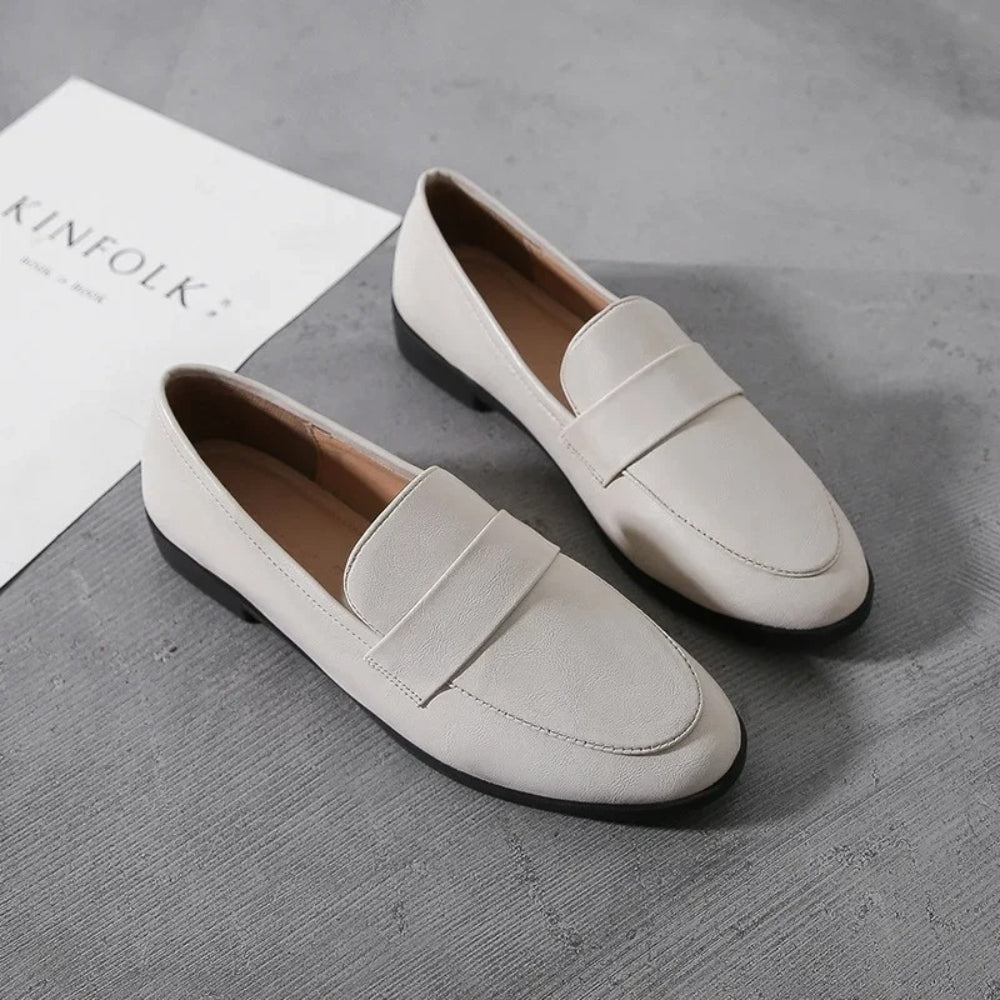 Minimalistisk loafer i syntetiskt läder för dam
