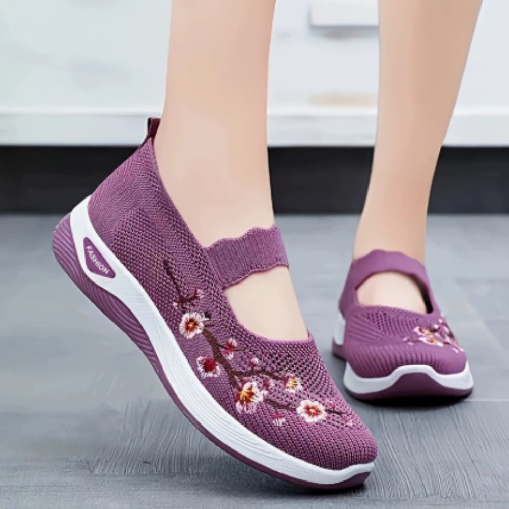 Loafers i andningsbar stickad mesh med blommig brodyr, bild 5 av 9