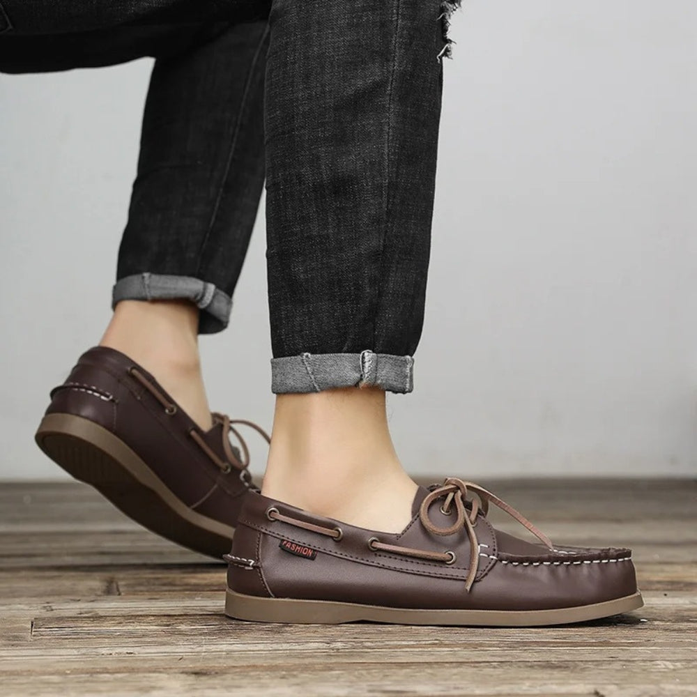 Båtloafer i brunt läder för herr