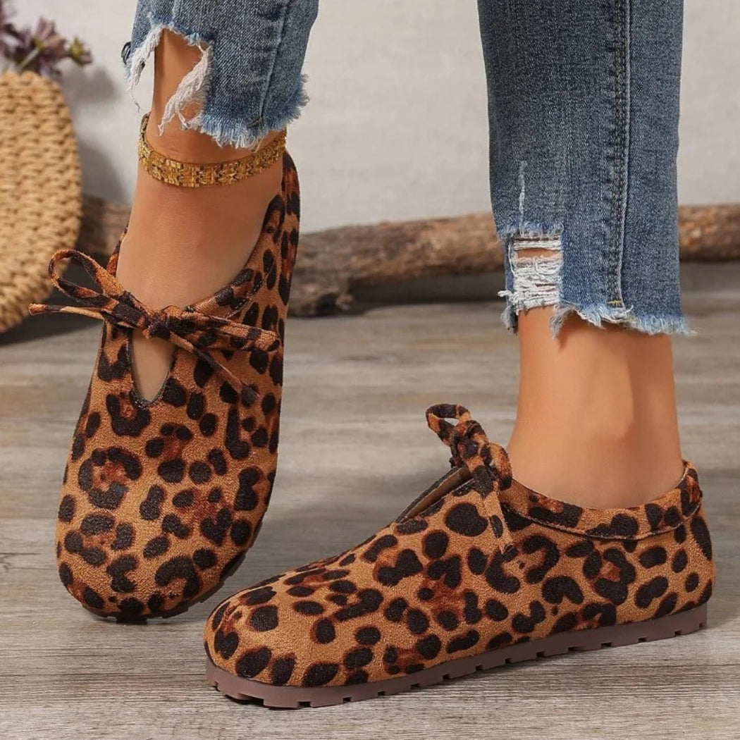 Leopardmönstrade loafers för dam i syntetisk mocka med rosett