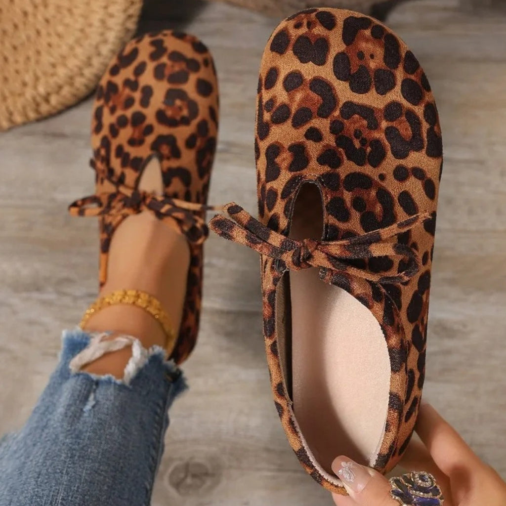 Leopardmönstrade loafers för dam i syntetisk mocka med rosett