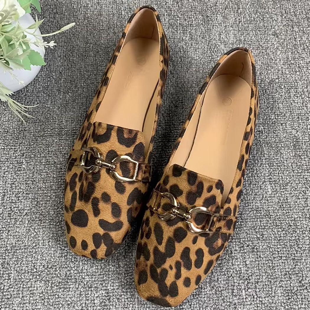 Leopardmönstrad brun loafer med kedja för dam