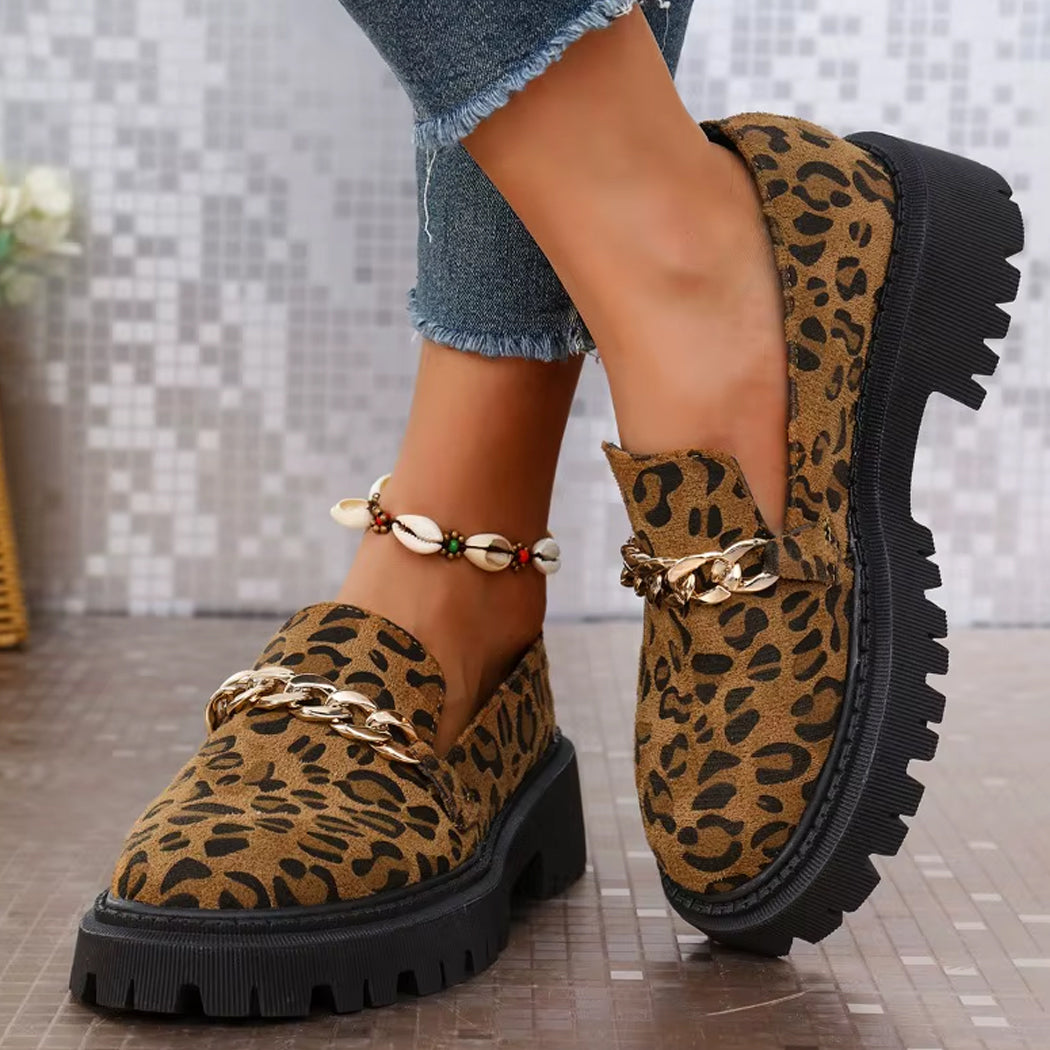 Loafers i mocka och kedja med leopardmönster, bild 4 av 4