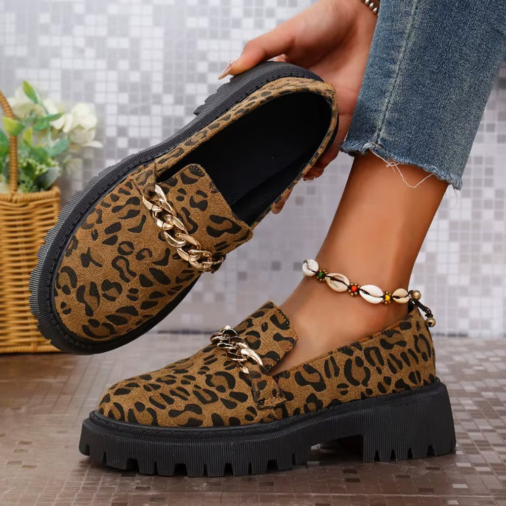 Loafers i mocka och kedja med leopardmönster, bild 2 av 4