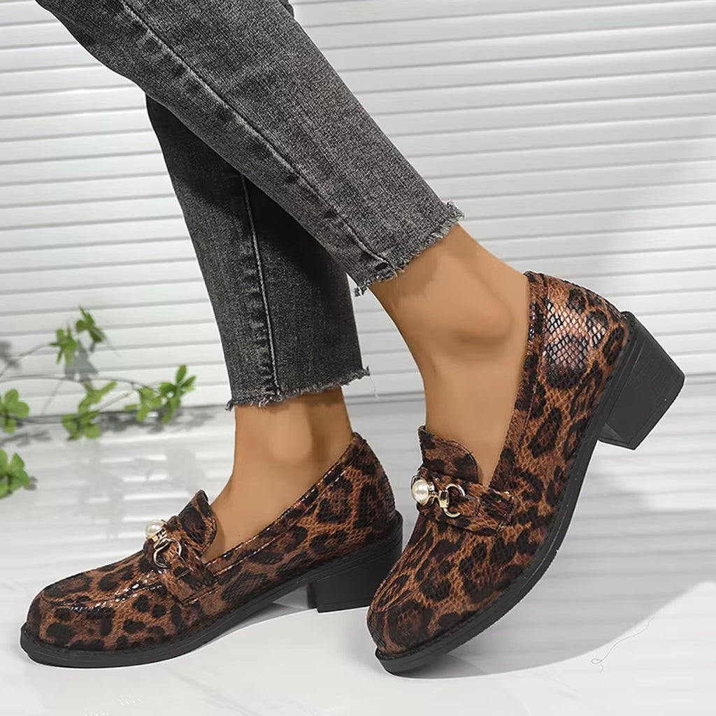 Loafer leopard med ormeffekt och pärldetalj, bild 10 av 12