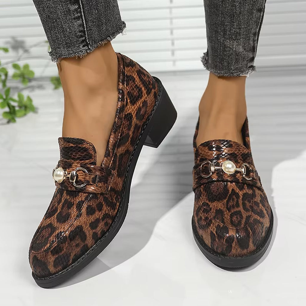 Loafer leopard med ormeffekt och pärldetalj, bild 8 av 12