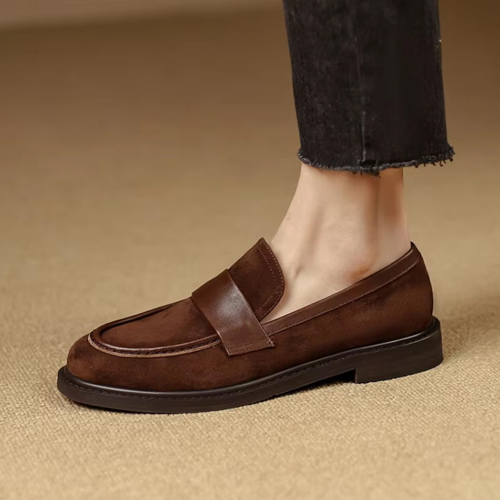 Klassisk brun loafer i mocka för dam