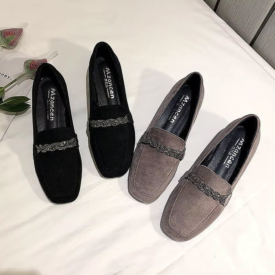 Elegant mockasin i mocka med strass-kedja, bild 5 av 7