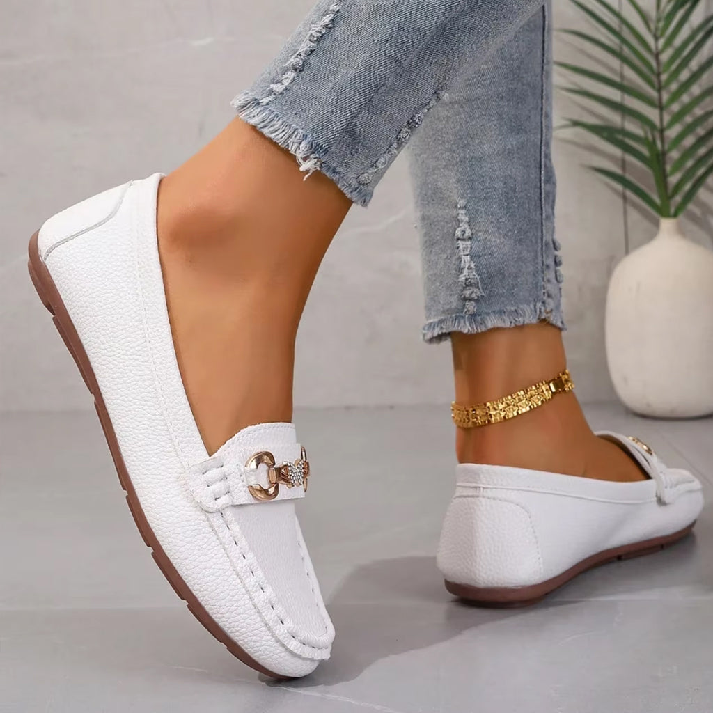 Avslappnad loafer med kedjedetaljer och strass, bild 15 av 16