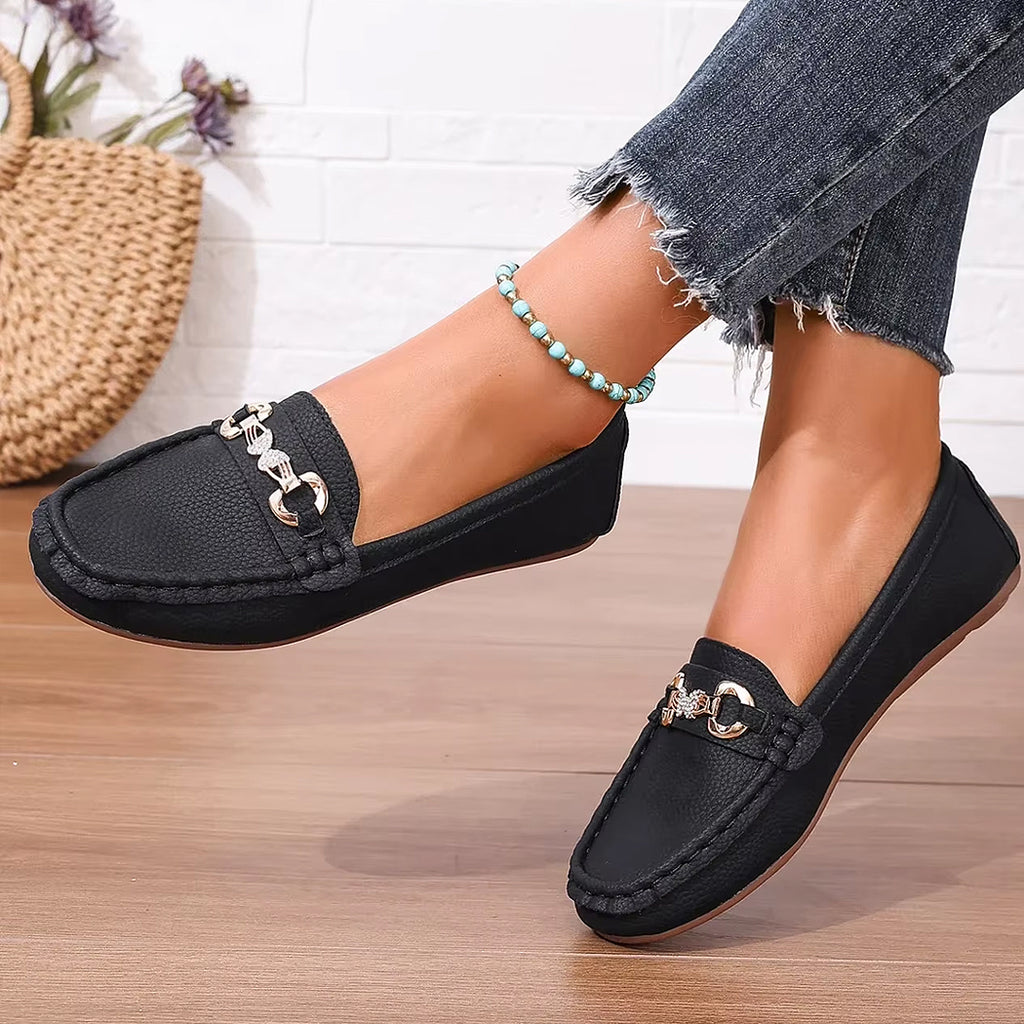 Avslappnad loafer med kedjedetaljer och strass, bild 4 av 16