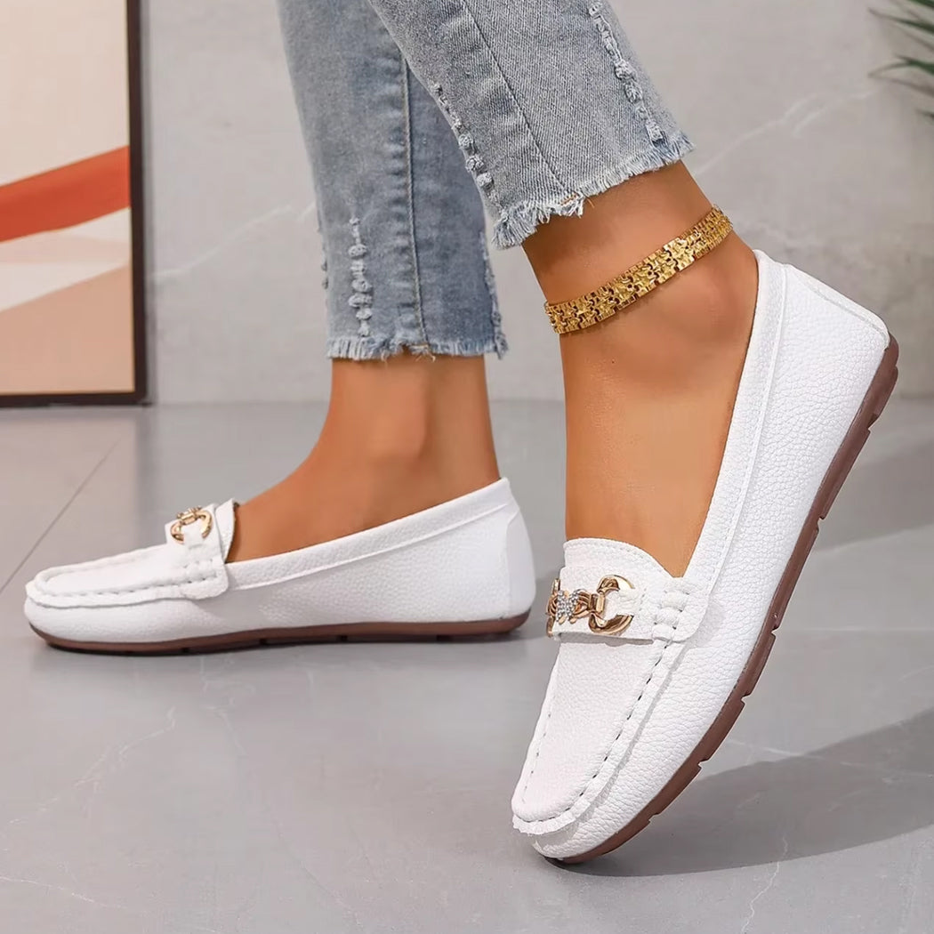 Avslappnad loafer med kedjedetaljer och strass, bild 14 av 16