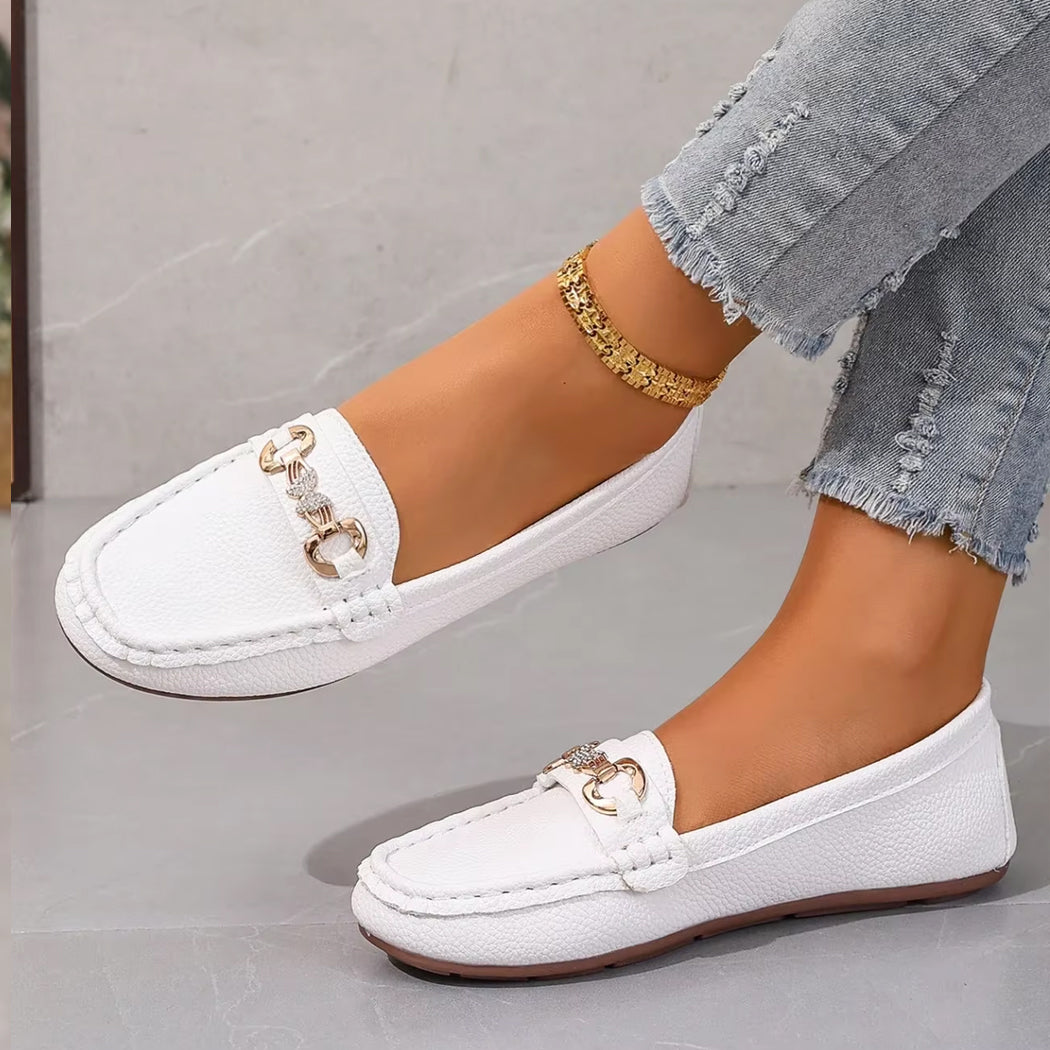 Avslappnad loafer med kedjedetaljer och strass, bild 12 av 16