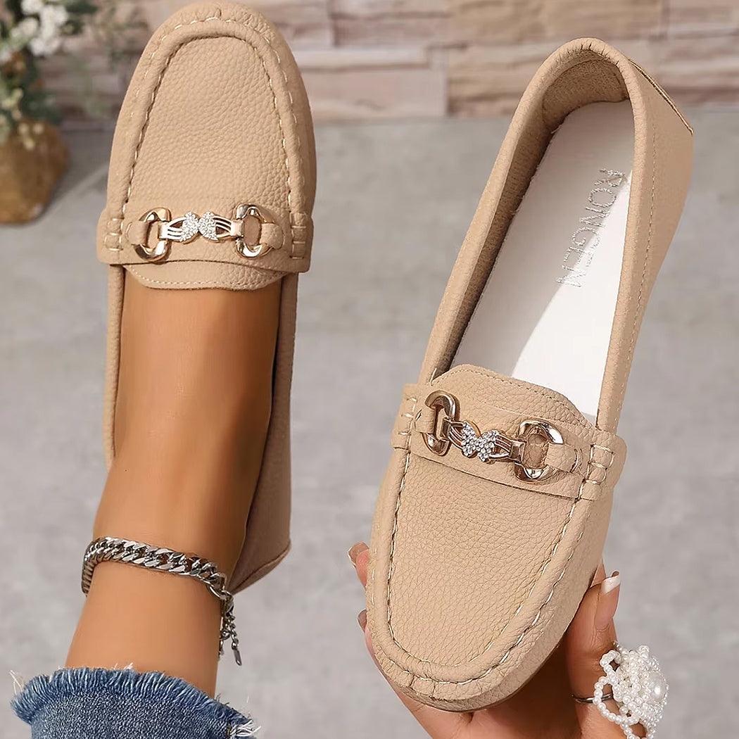 Avslappnad loafer med kedjedetaljer och strass, bild 11 av 16