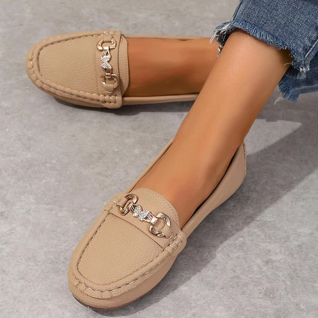 Avslappnad loafer med kedjedetaljer och strass, bild 10 av 16