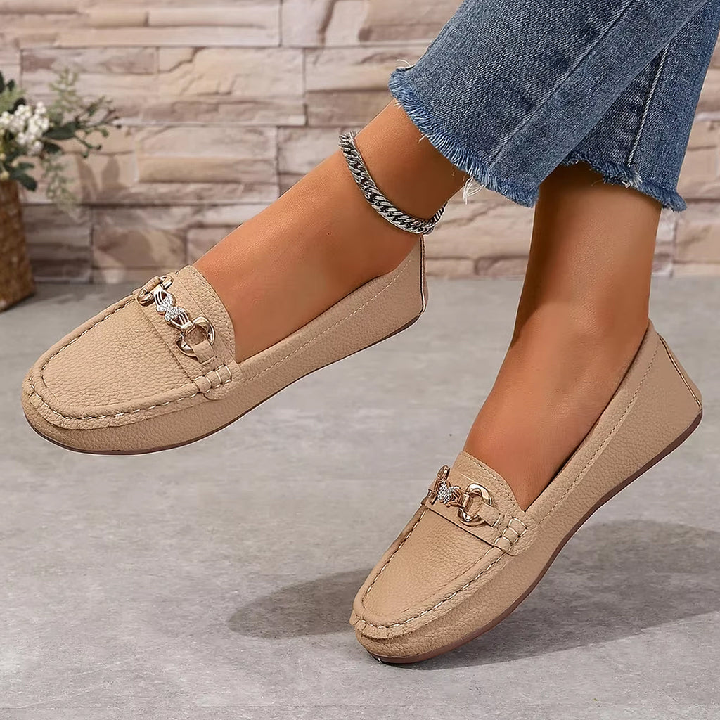 Avslappnad loafer med kedjedetaljer och strass, bild 7 av 16