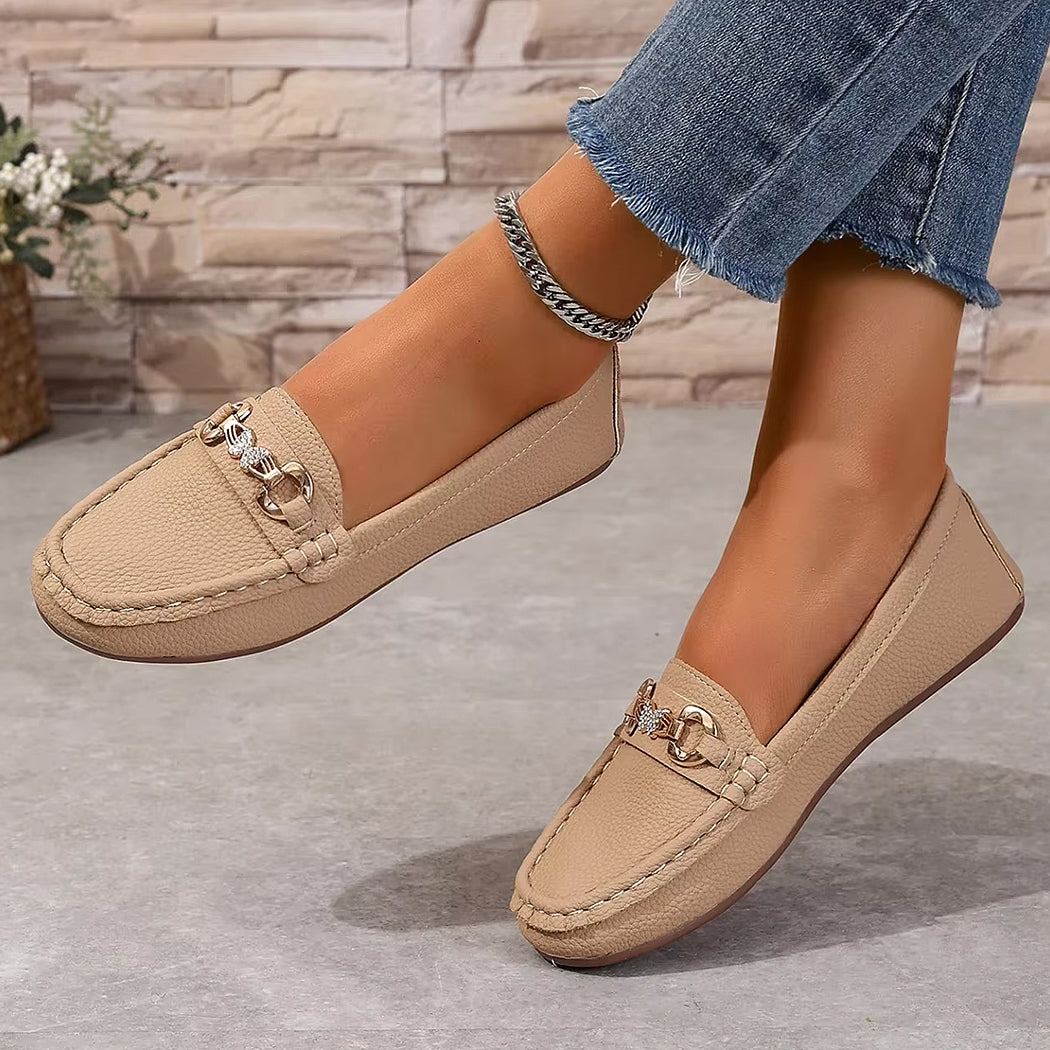 Avslappnad loafer med kedjedetaljer och strass, bild 7 av 16