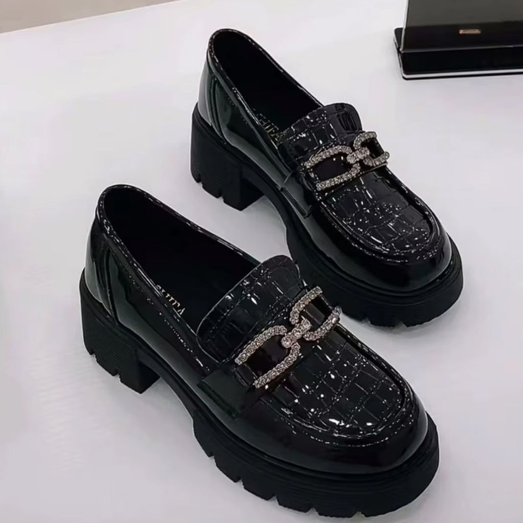 Loafers med platåsula, krokodileffekt och strass-kedja, bild 2 av 8