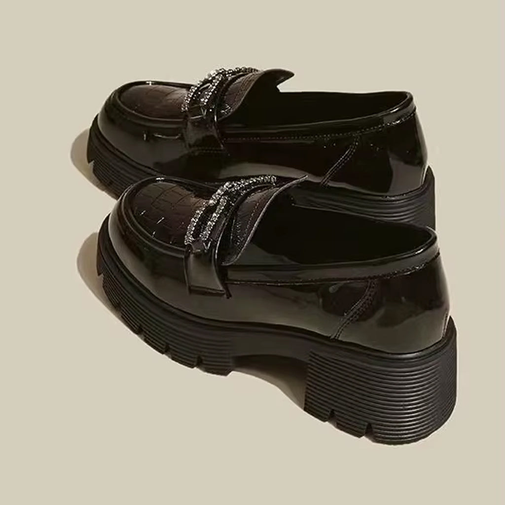 Loafers med platåsula, krokodileffekt och strass-kedja, bild 8 av 8