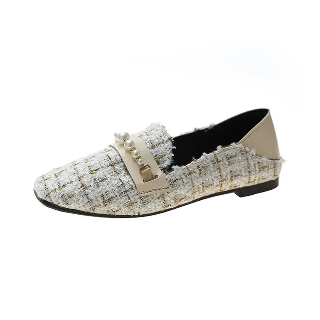 Eleganta vita loafers i tweed och pärlor