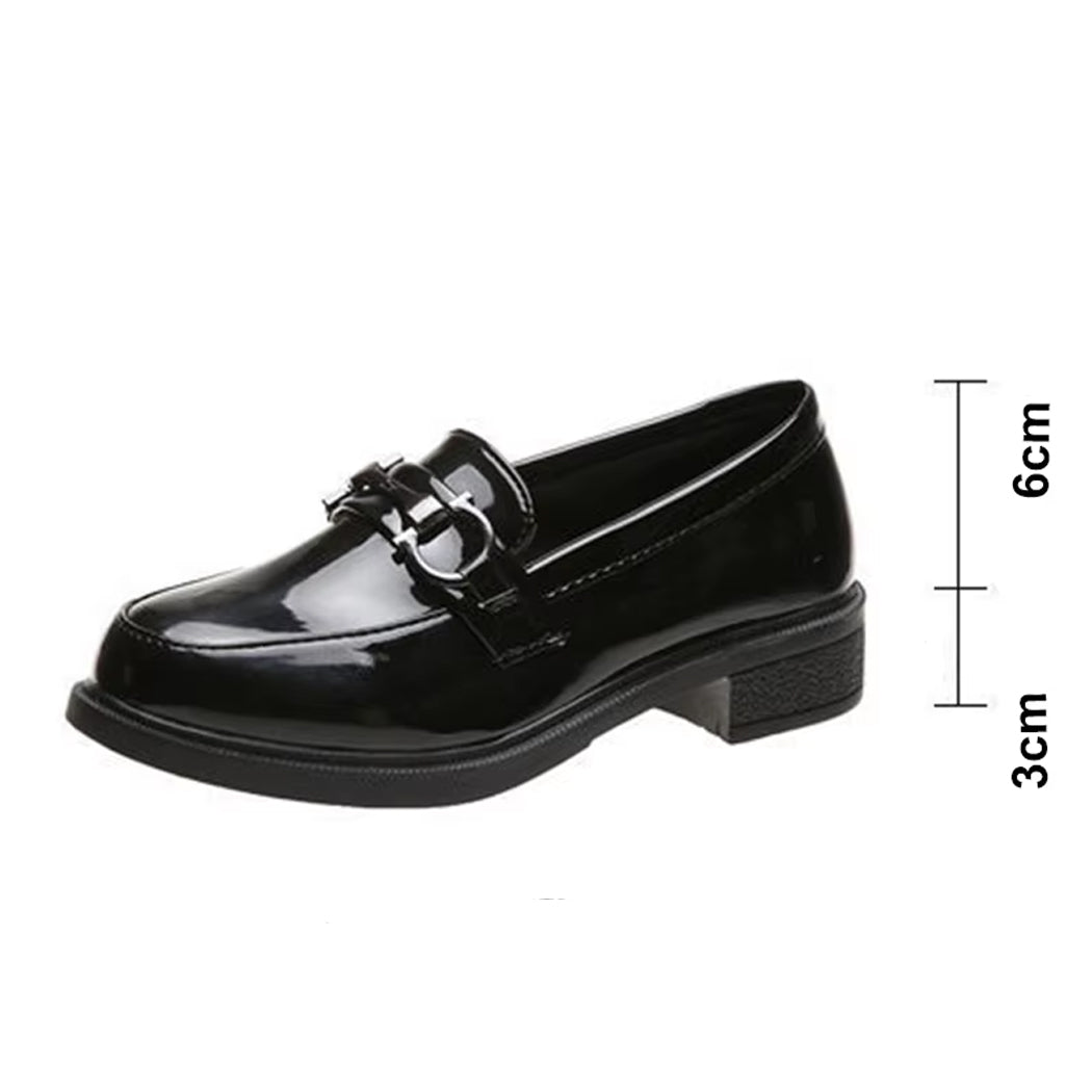 Lacklackad loafer med metalldetalj, bild 5 av 5