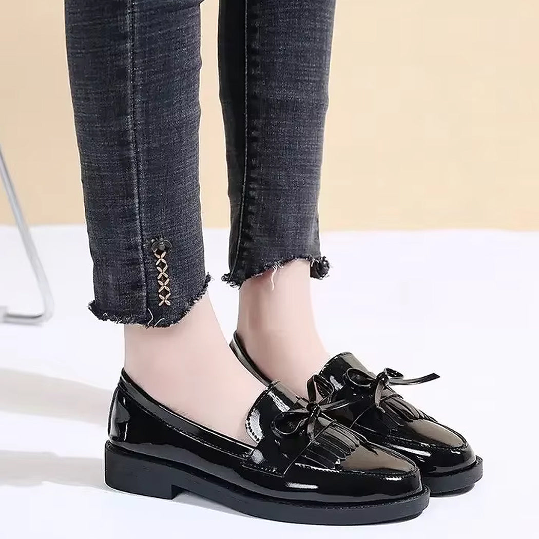 Lacklackad loafer med fransar och rosett, bild 4 av 11