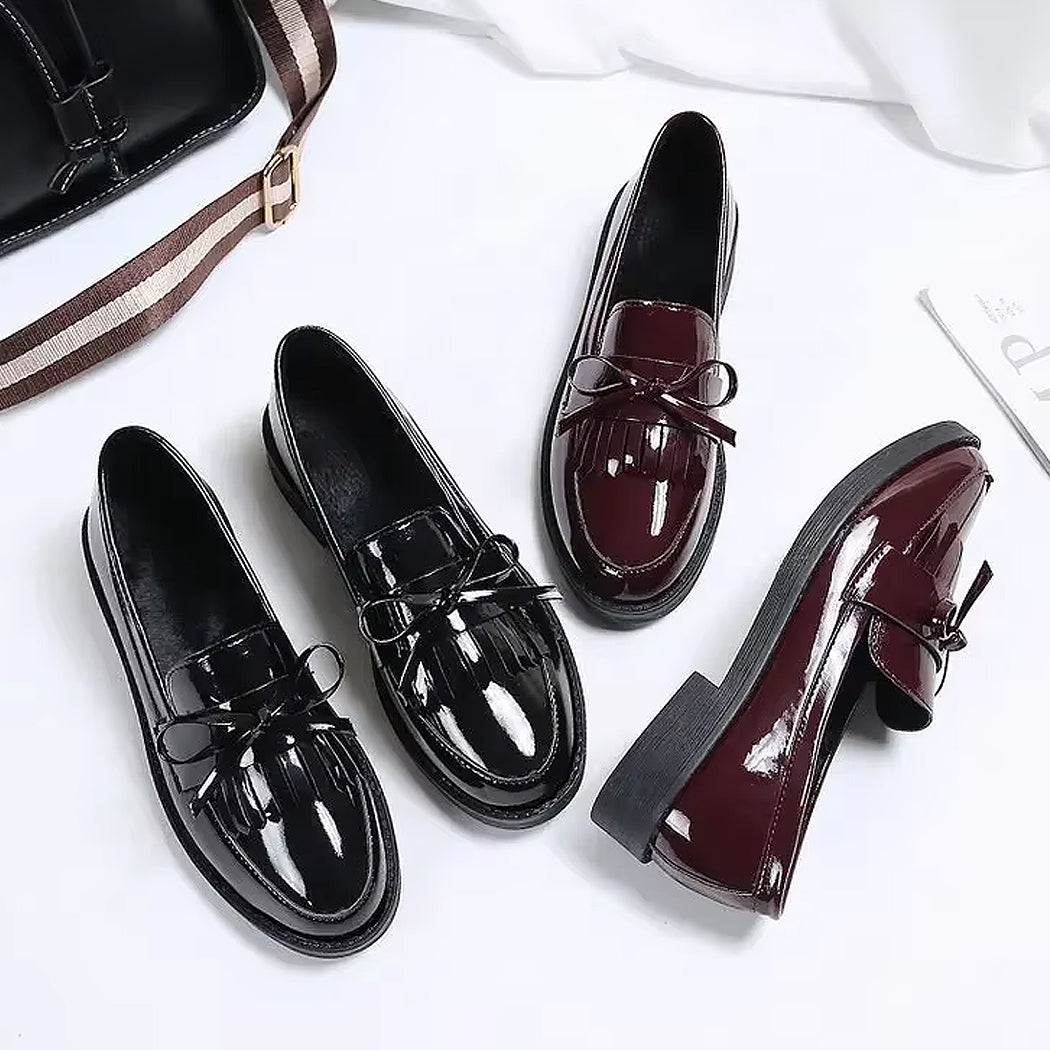 Lacklackad loafer med fransar och rosett, bild 2 av 11