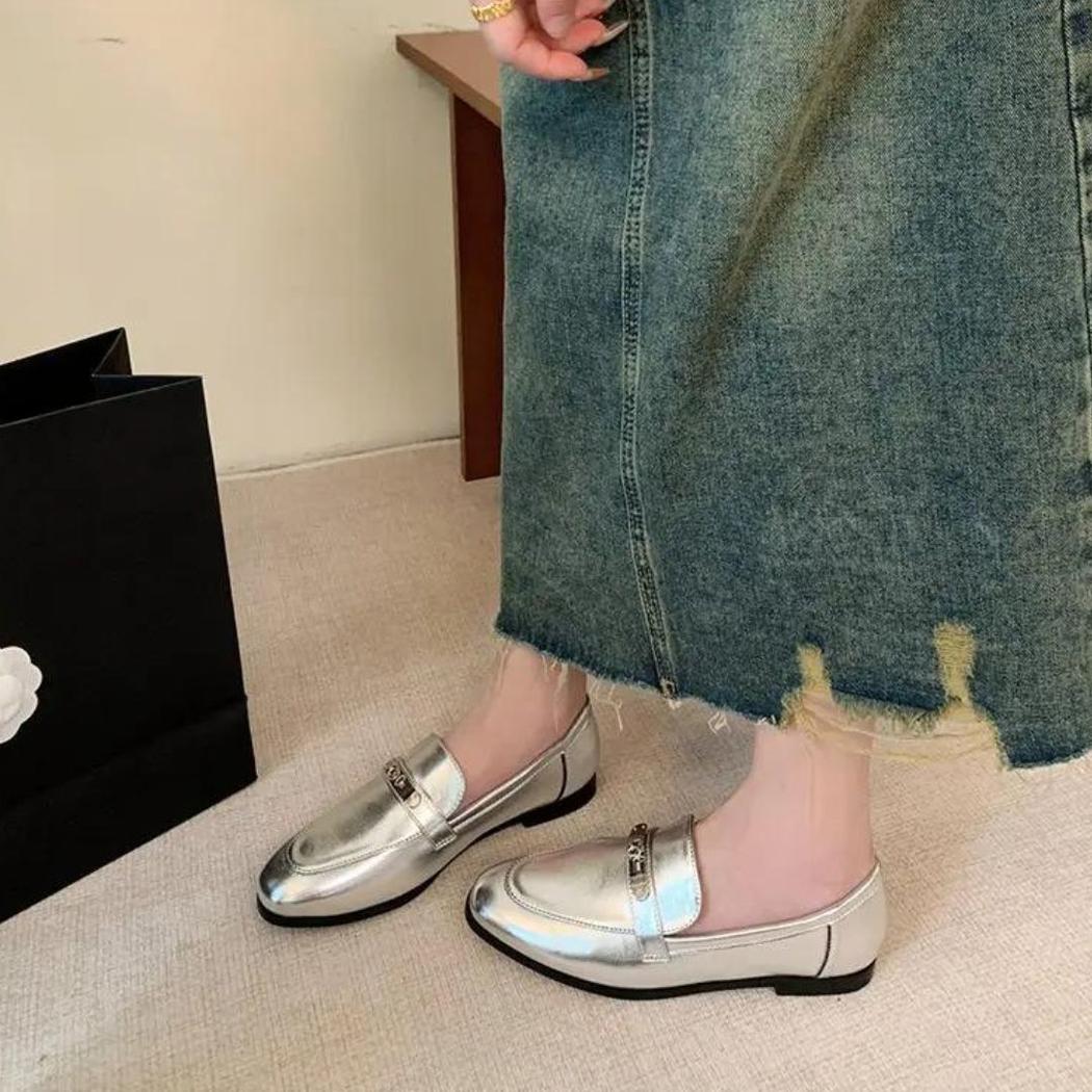 Silverfärgade loafers med fyrkantig klack för dam