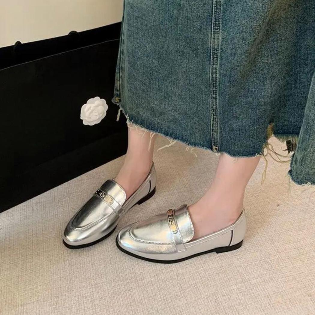 Silverfärgade loafers med fyrkantig klack för dam