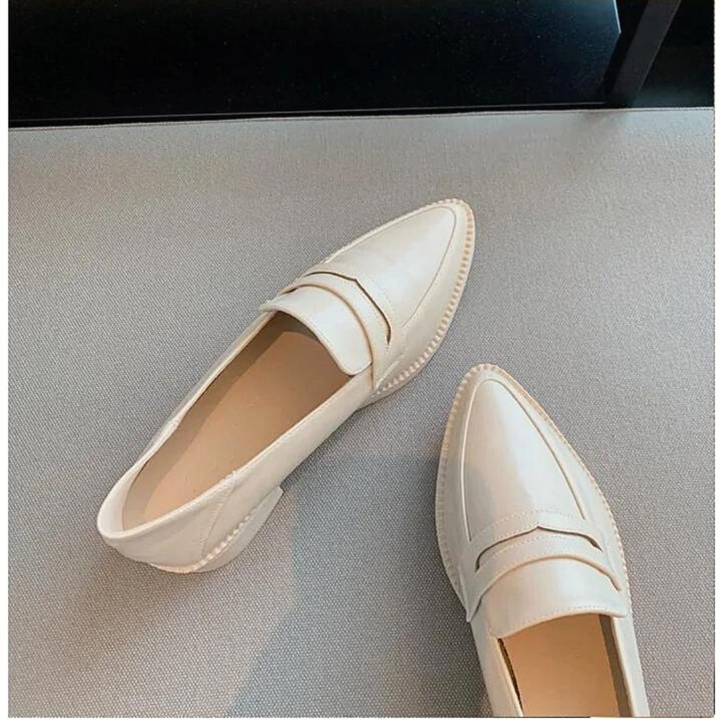 Loafers med fyrkantig klack och sula i syntetiskt läder för dam