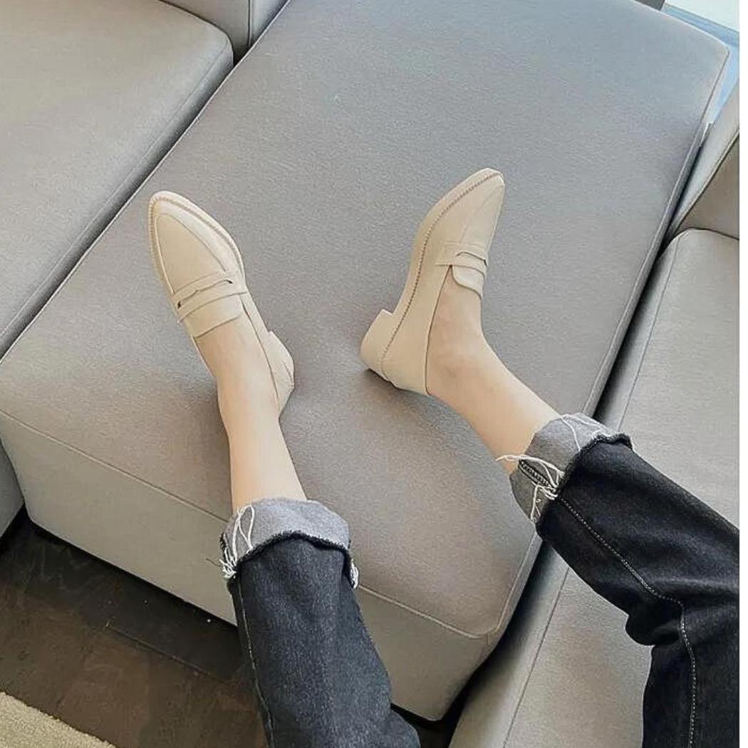 Loafers med fyrkantig klack och sula i syntetiskt läder för dam