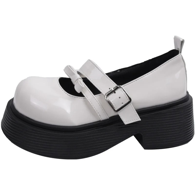 Chunky Mary Jane vita loafers med platåsula och dubbla remmar
