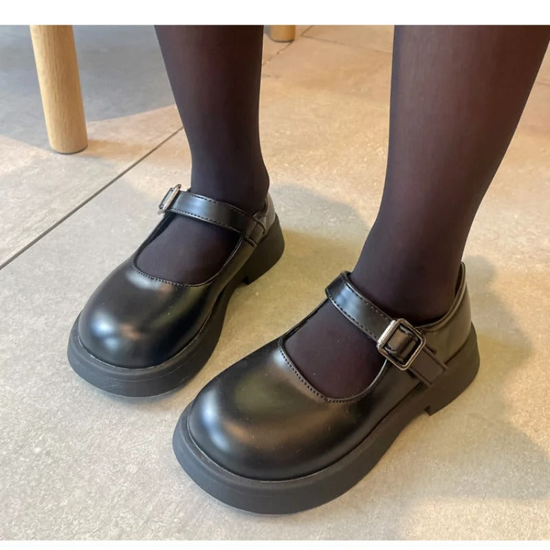 Klassiska loafers i läderimitation för flickor, bild 6 av 10