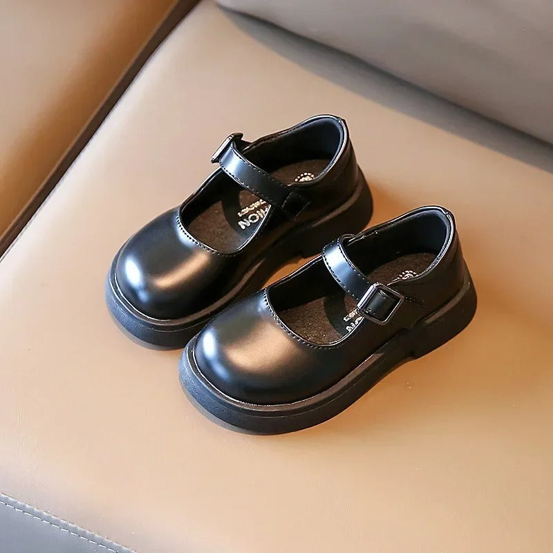 Klassiska svarta loafers i läderimitation för flickor