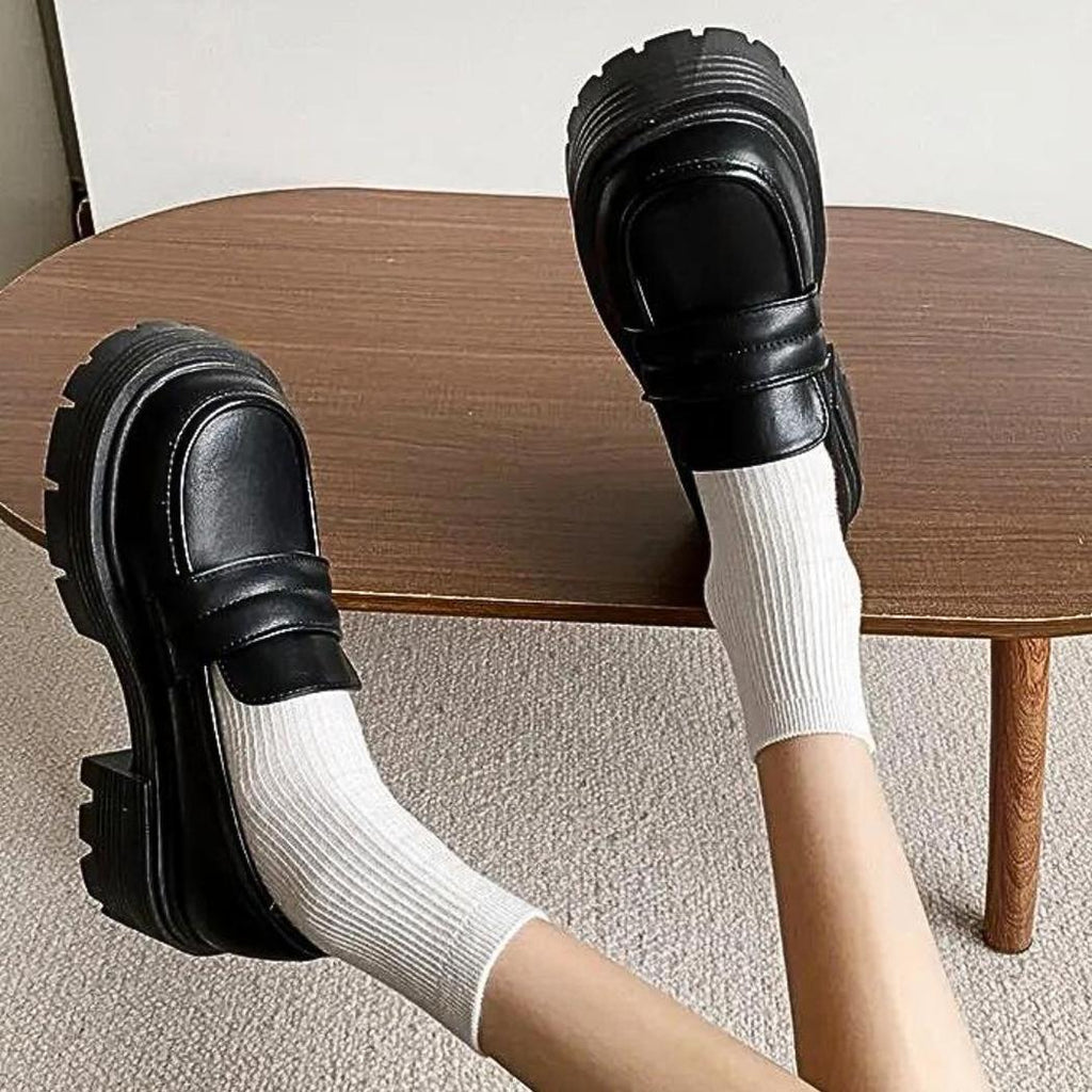Loafers med plattform i syntetiskt läder, vita eller svarta