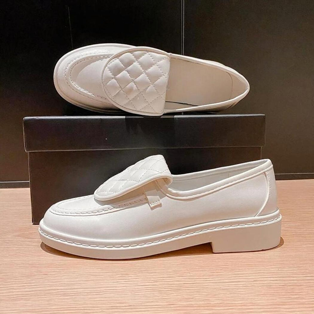 Loafers för dam med quiltad ovandel och fyrkantig klack