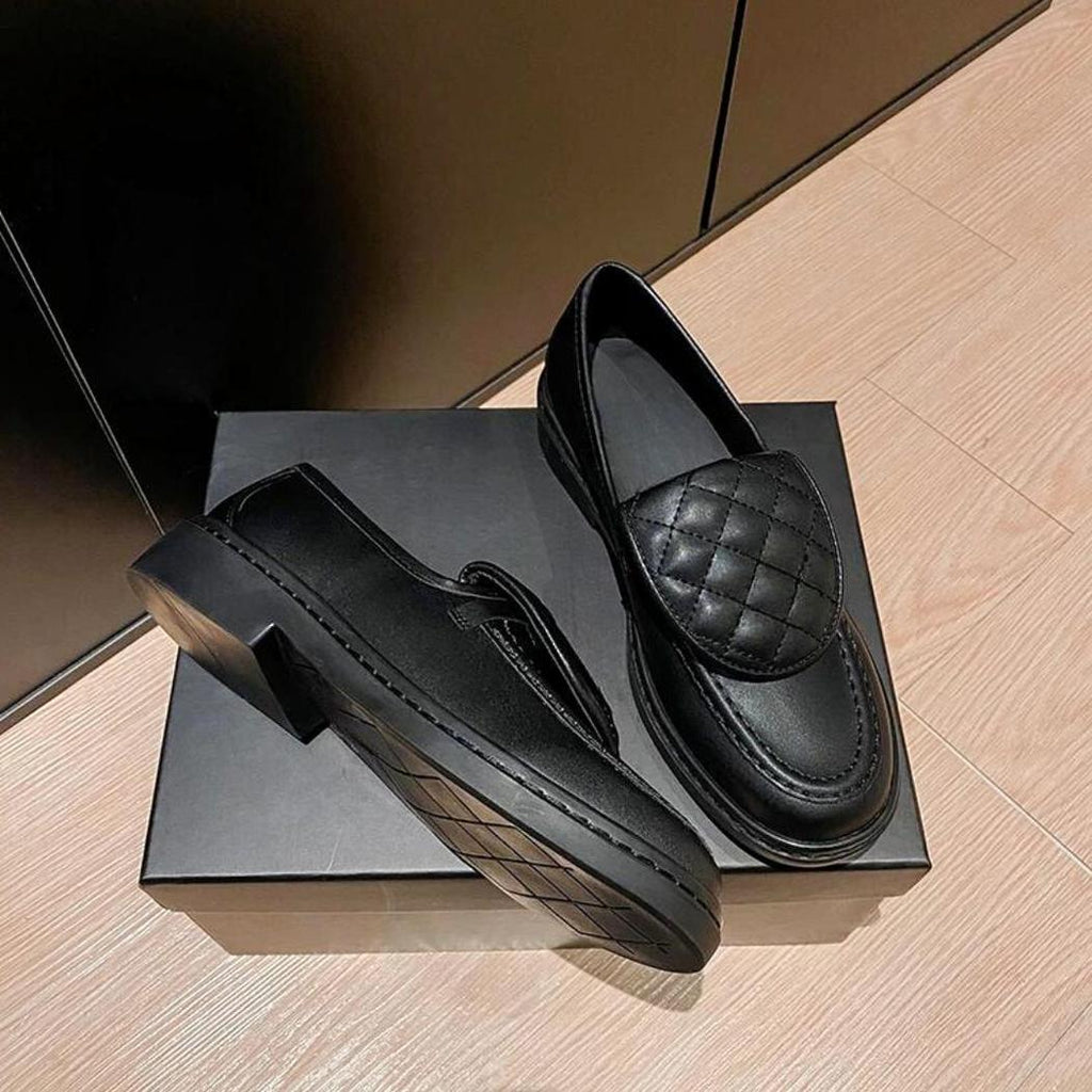 Loafers för dam med quiltad ovandel och fyrkantig klack