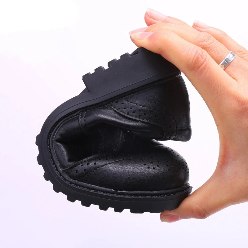 Lackade loafers med snörning för pojkar, bild 4 av 7