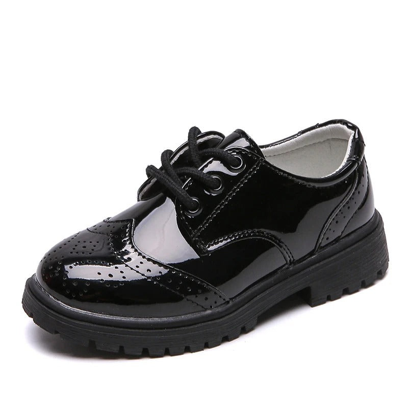 Lackade svarta loafers med snörning för pojkar