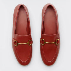 Tunna loafers med gyllene metallspänne i äkta läder, Röd