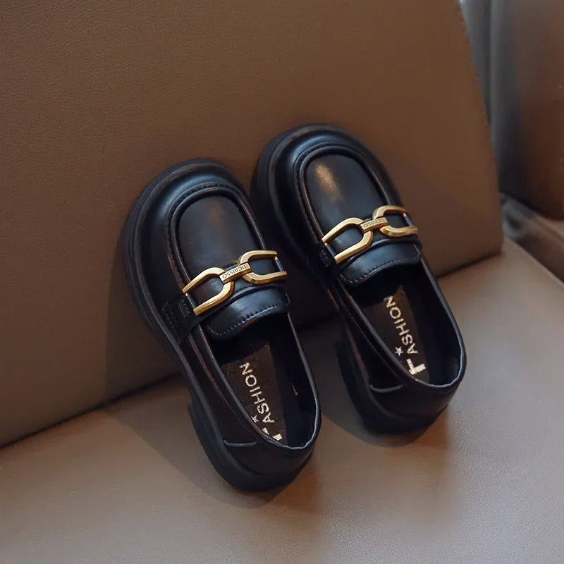 Mörka loafers för flickor med spänne, bild 2 av 7