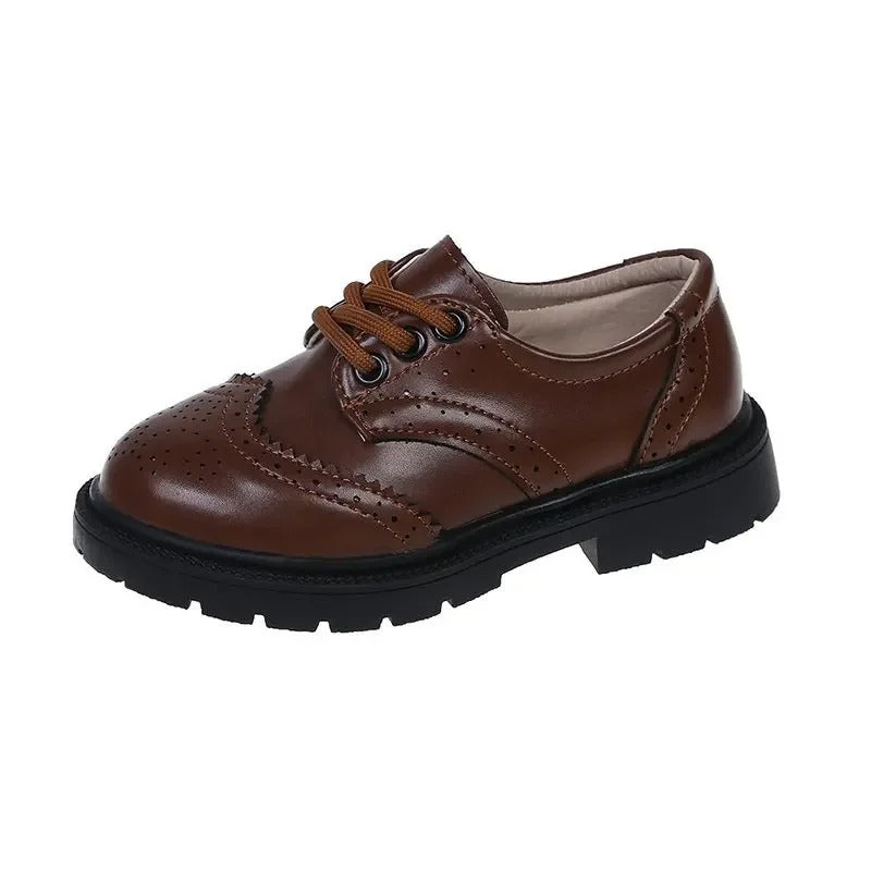 Finsnörda bruna loafers för pojkar