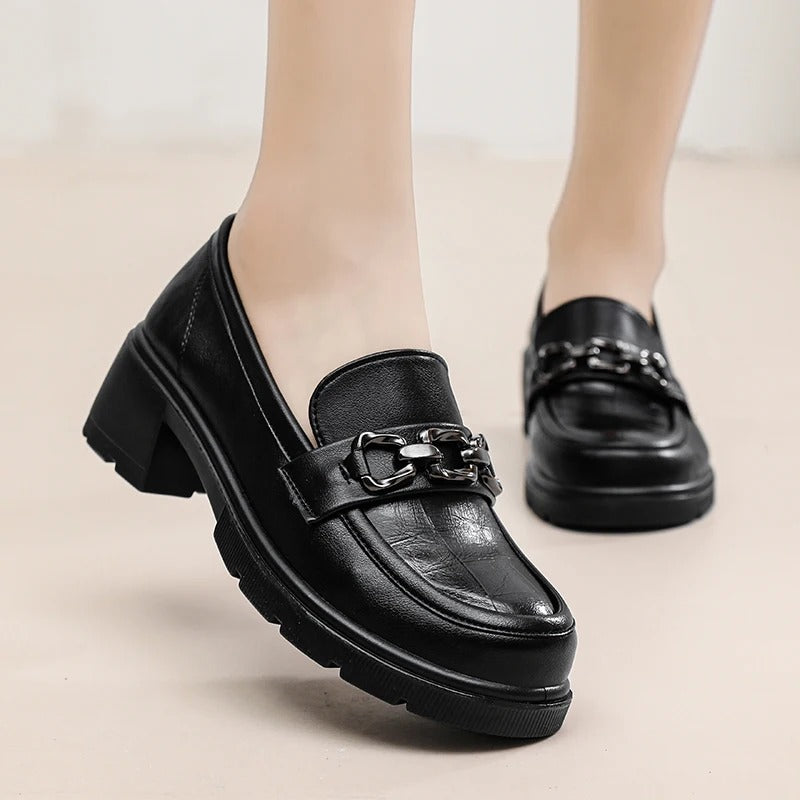Loafers med blockklack och silverbeslag för dam, bild 8 av 8